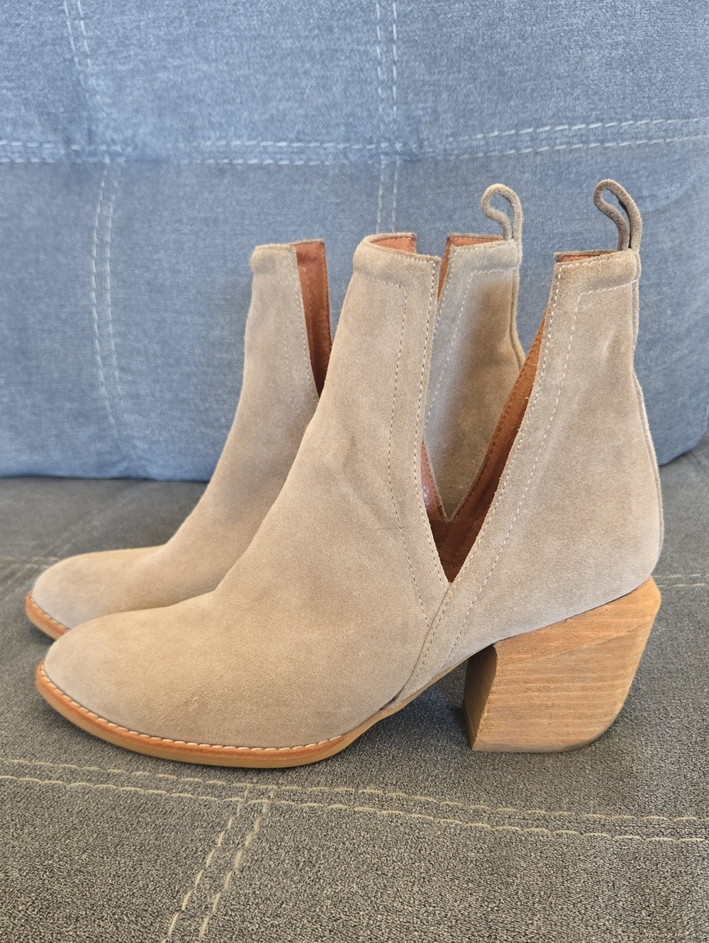 Jeffrey Campbell Orwell Side Slit Suede Ankle Booties Size 9